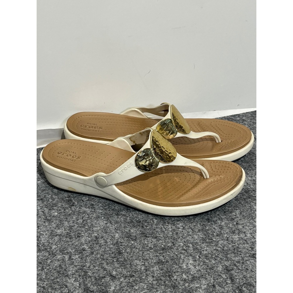 Crocs Sanrah Hammered Circle Wedge Sandals White Gold Women 10